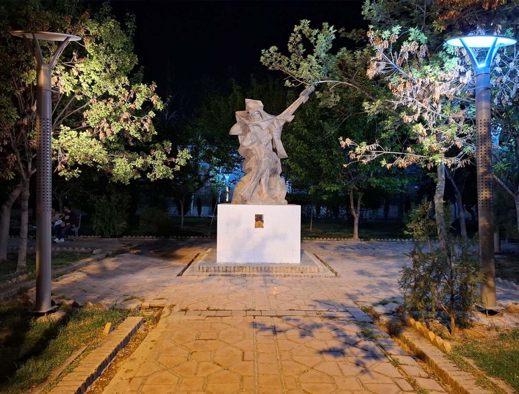 بررسی گوشی A55: عکاسی در شب لنز اصلی 50 مگاپیکسلی