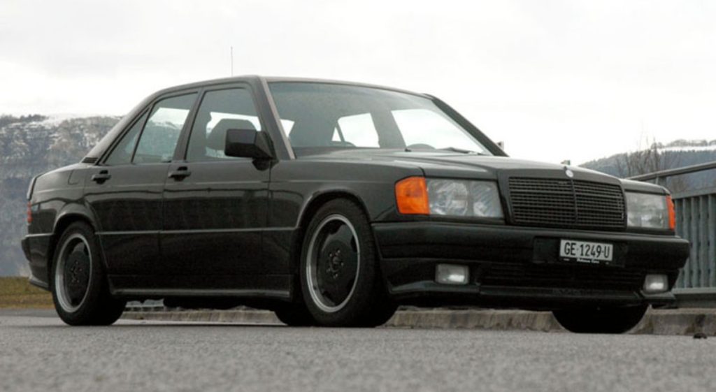 آپشن‌های باورنکردنی مرسدس بنز ۱۹۰E که ۴۰ سال پیش ساخته شده است + ویدیو
