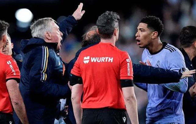 سوت‌های پرحاشیه داوران چه مقدار حقوق می‌گیرند آفتاب وطن