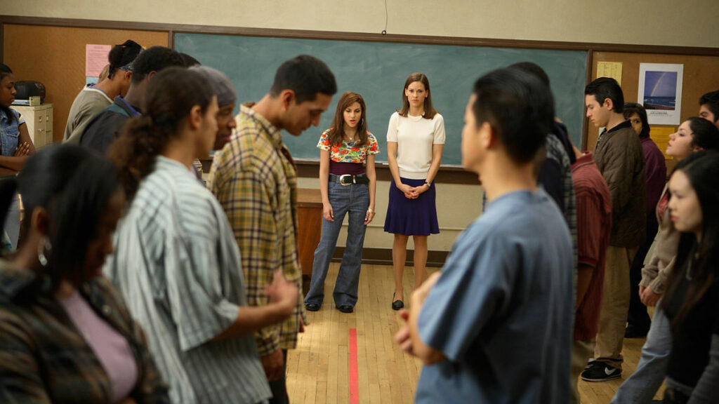 فیلم هایی که شما را برای خواندن کتاب ترغیب میکند_آفتاب وطن 9 Freedom Writers