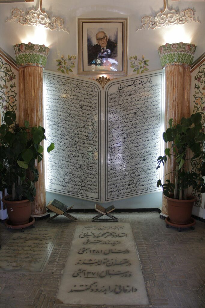 بیوگرافی محمود حسابی؛ زندگینامه پدر علم فیزیک ایران_آفتاب وطن 16 آرامگاه محمود حسابی