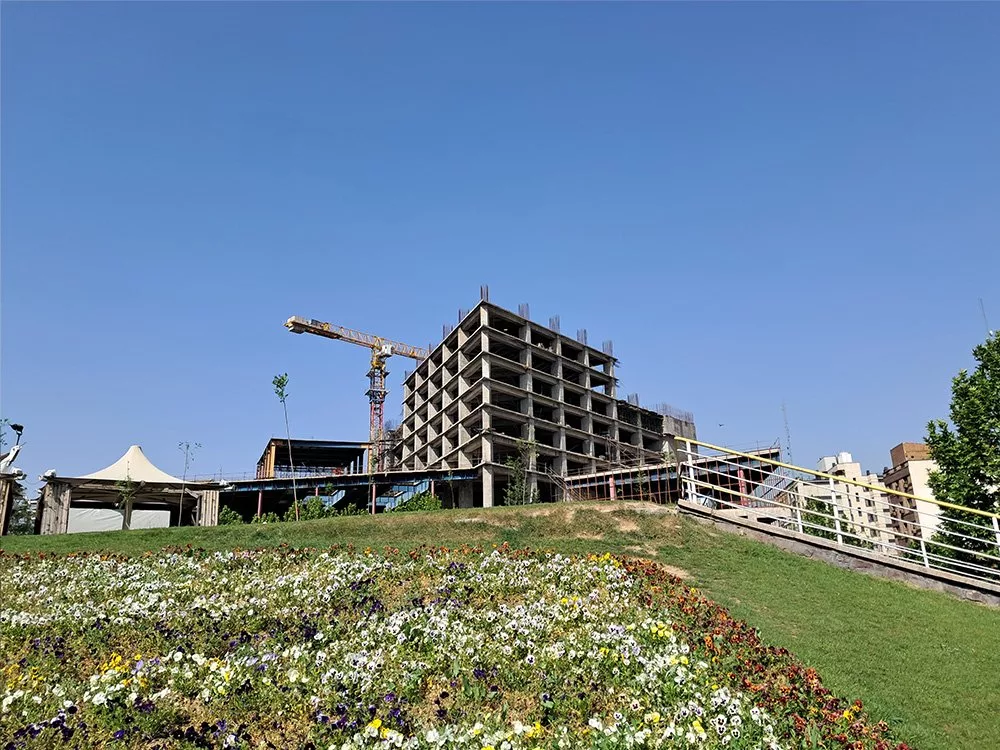 بازدید گوشی گلکسی A25 5G سامسونگ از هرنظر متوسط آفتاب وطن.webp