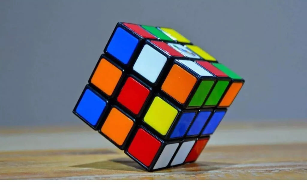 ثبت نام ربات ژاپنی در گینس با حل مکعب روبیک.webp