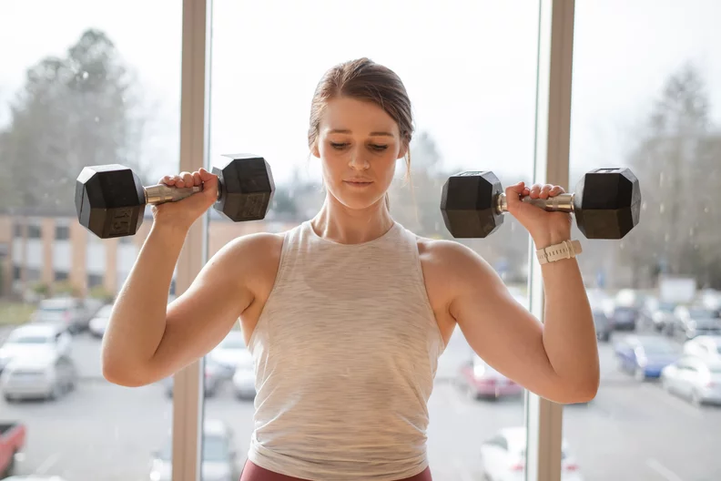 راهنمای افت وزن و چربی سوزی با دمبل آموزش.webp