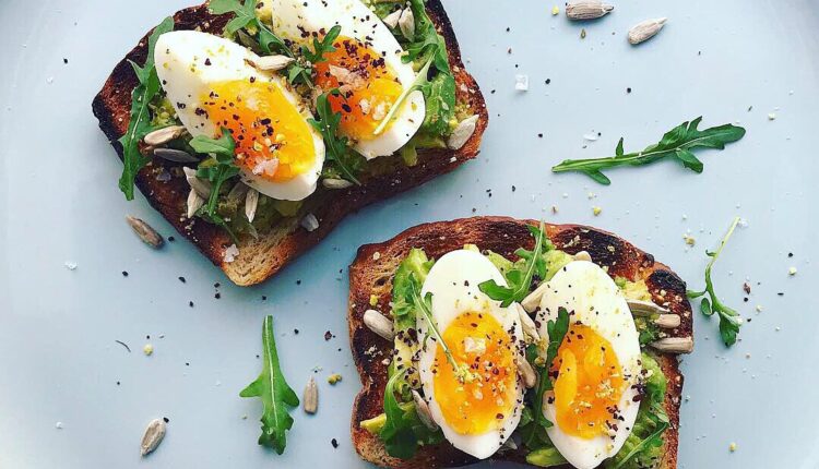 ۱۵ ایده صبحانه برای افت وزن سالم + ۴ مسئله افت وزن ایمن_آفتاب وطن 46 1723577187 784 ۱۵ ایده صبحانه برای افت وزن سالم ۴ مسئله