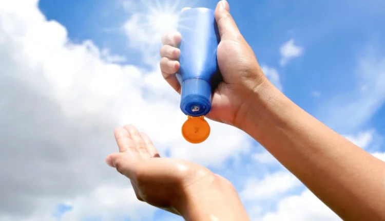 1724117382 570 آیا ضد آفتاب مانع جذب ویتامین دی می‌شود؟ آفتاب وطن.webp