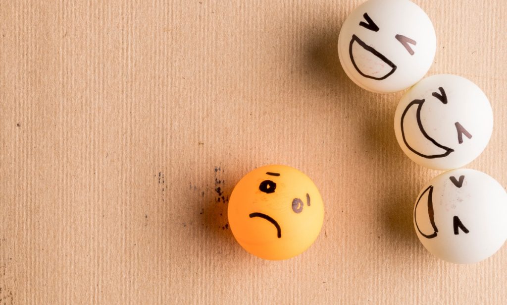 1725017873 چرا از بدبختی دیگران لذت می‌بریم؟ آفتاب وطن