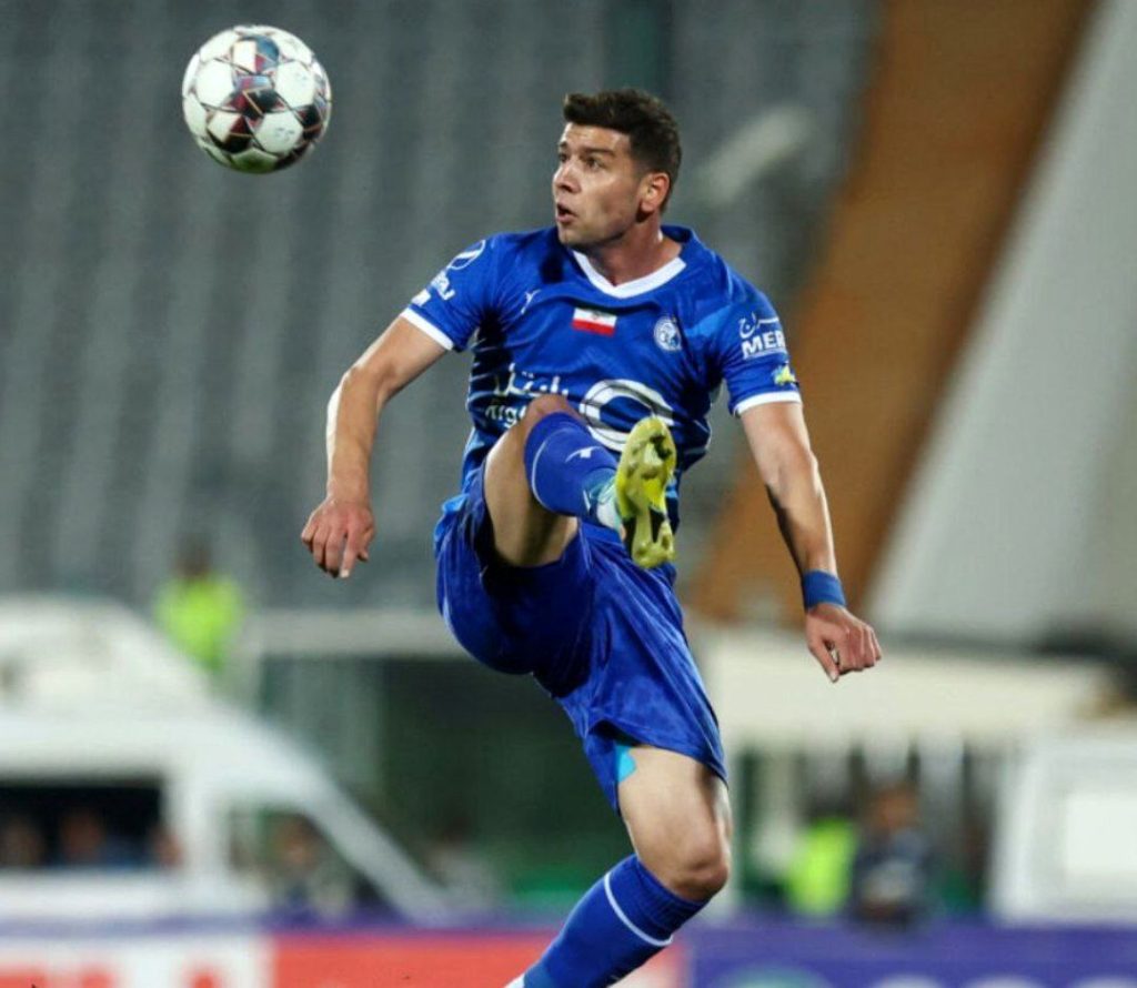 1725437298 رونمایی از گزینه شگفت پرسپولیس؛ هافبک اسبق استقلال آفتاب وطن