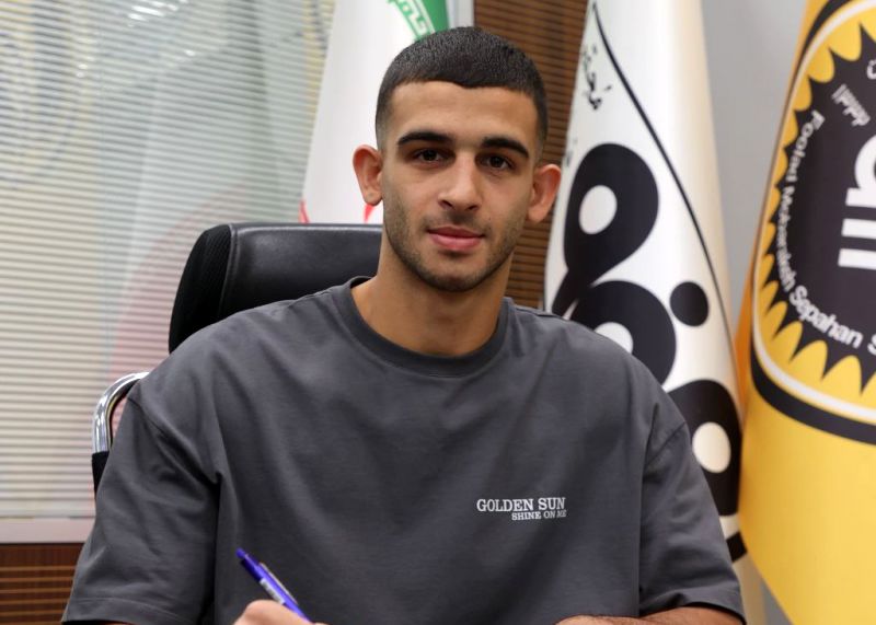 1726902606 ستاره جوان بالاخره با سپاهان امضا کرد آفتاب وطن