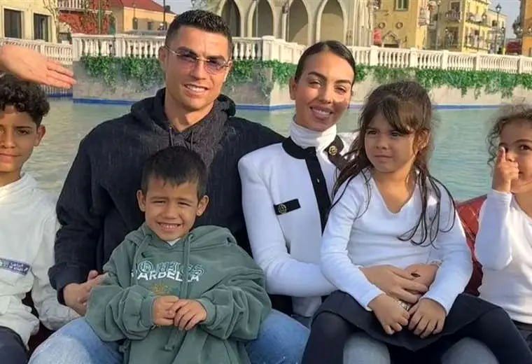 1727010904 فرزندان رونالدو را در پرتغال طرد کردند آفتاب وطن