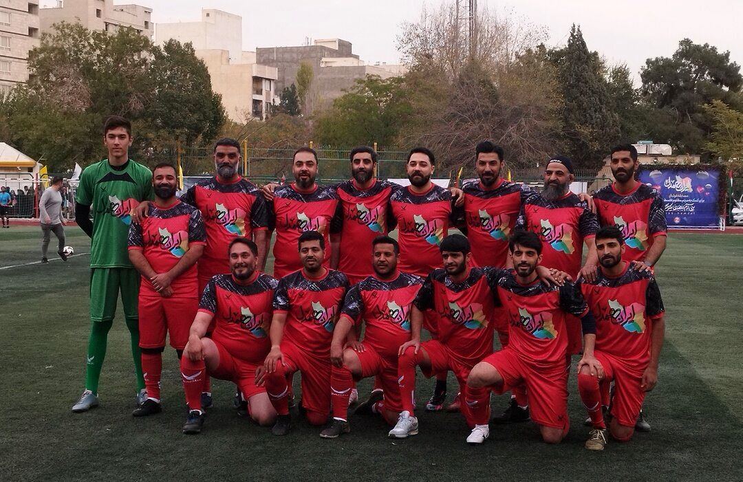 عکس یادگاری جنجالی از مداحان مشهور با شورت ورزشی_آفتاب وطن 4 YlgL940BFHWv