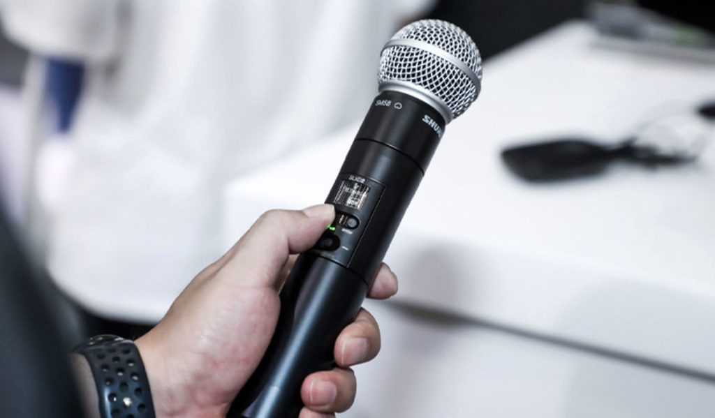 عکس یادگاری جنجالی از مداحان مشهور با شورت ورزشی آفتاب وطن