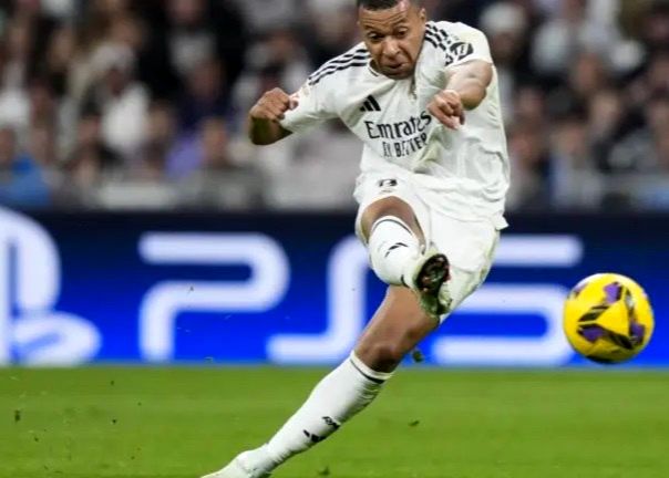 1733327245 برگشت رئال آنجلوتی به تنظیمات ۲۰۱۵ آفتاب وطن