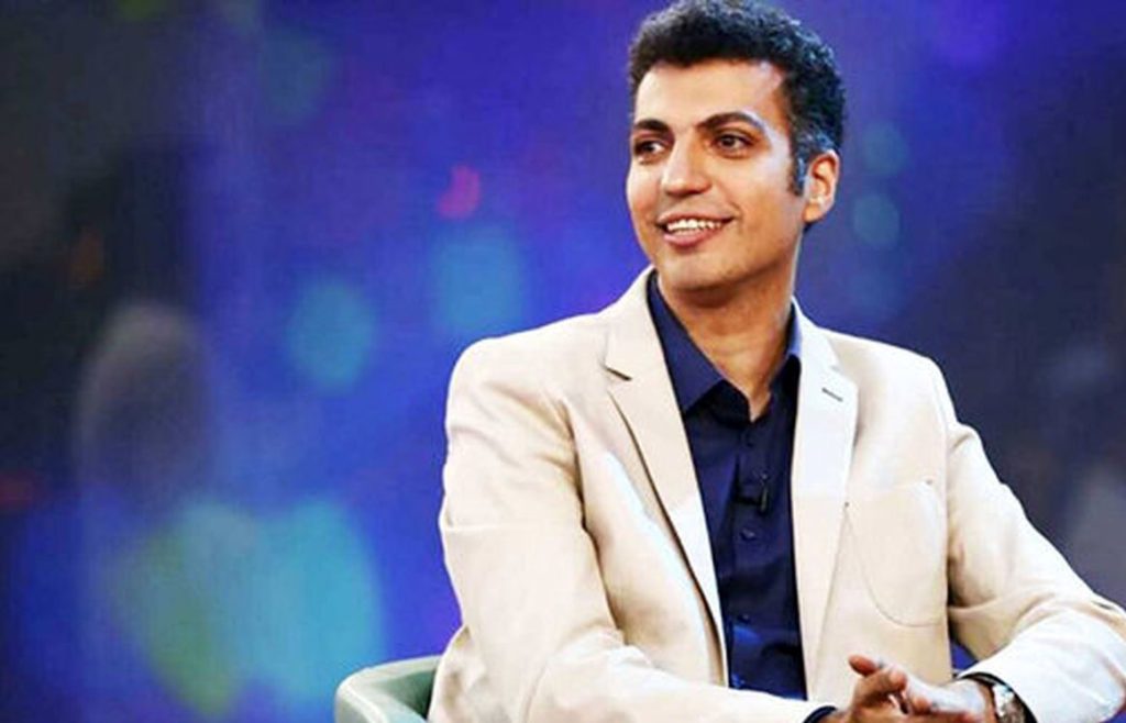 1733399532 هواپیمای حامل عادل فردوسی پور دچار نقص فنی شد