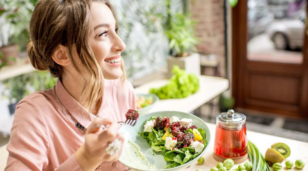 تاثییر رژیم وگان بر بدن: مزیای و معایب رژیم وگان_آفتاب وطن 12 1735646558 132 تاثییر رژیم وگان بر بدن مزیای و معایب رژیم وگان آفتاب.webp