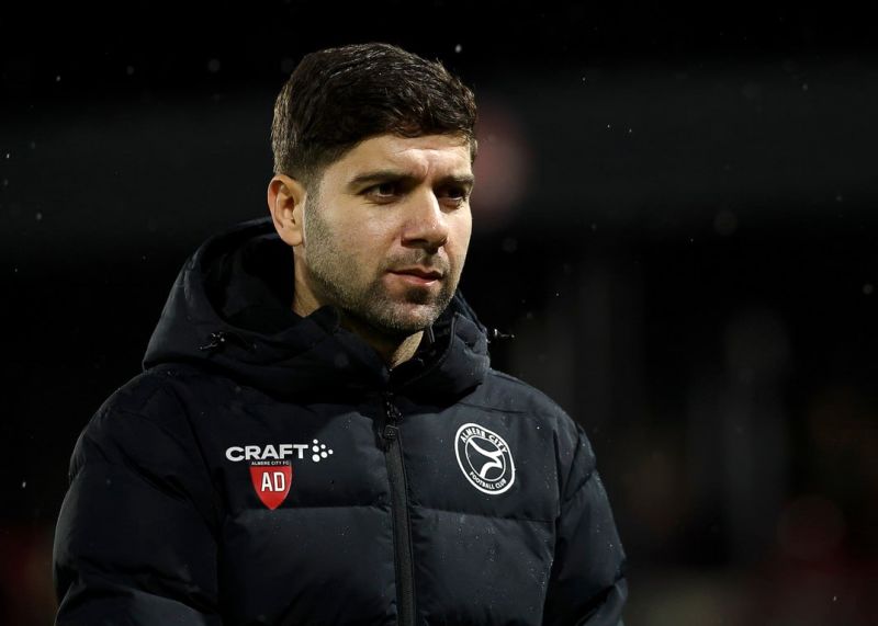 متولد افغانستان، سرمربی در لیگ هلند آفتاب وطن