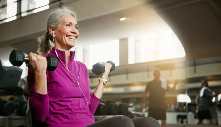 ۱۳ ورزش مناسب برای زنان بالای ۵۰ سال_آفتاب وطن 15 1740151626 710 ۱۳ ورزش مناسب برای زنان بالای ۵۰ سال آفتاب وطن.webp