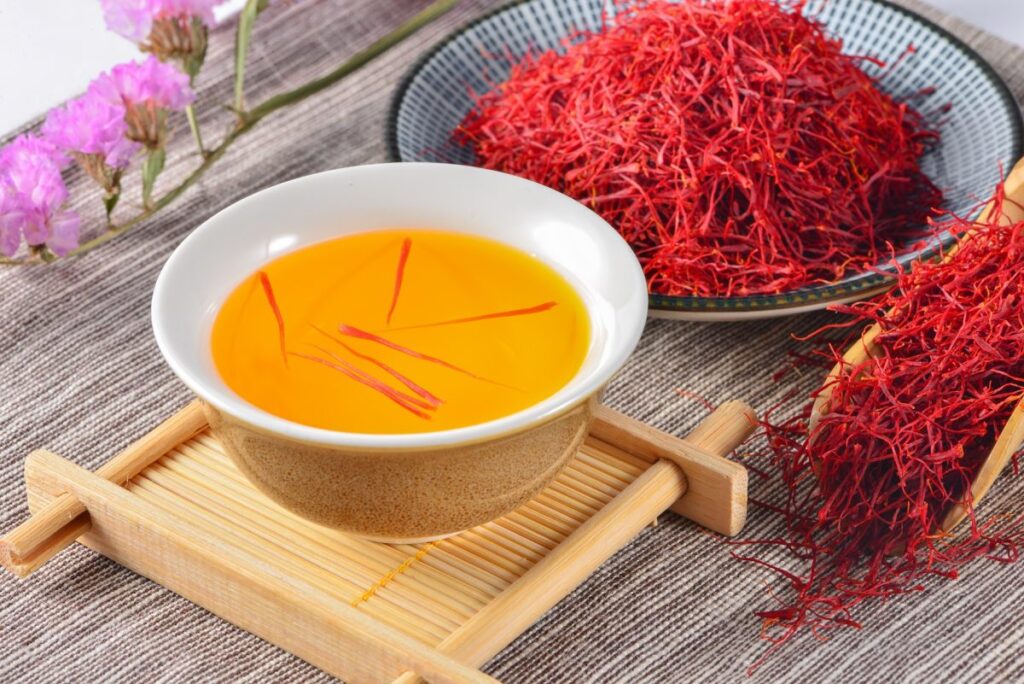 دمنوش های سودمند: ۱۲ دمنوش گیاهی سودمند که باید امتحان کنید!_آفتاب وطن 32 1742493342 998 دمنوش های سودمند ۱۲ دمنوش گیاهی سودمند که باید امتحان