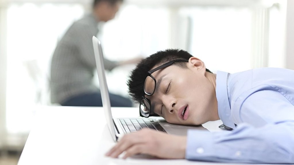 1744078456 نگاهی به فرهنگ اینموری؛ چرت‌زدن میانه کار در ژاپن مثبت