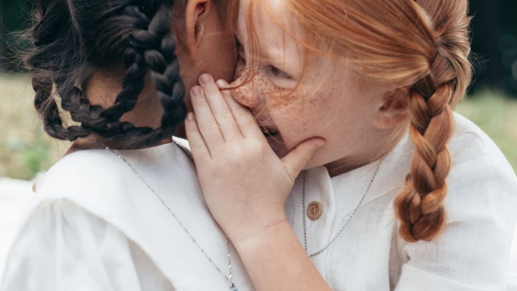 1746636221 چطور رازداری بر سلامت روان ما تاثییر می‌گذارد؟ چطور راز