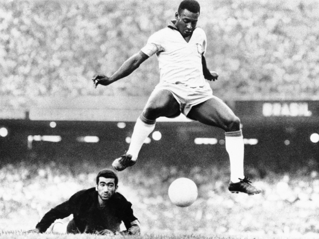 سه مهاجم برتر تاریخ از نظر هوش مصنوعی_آفتاب وطن 24 گلزنی پله