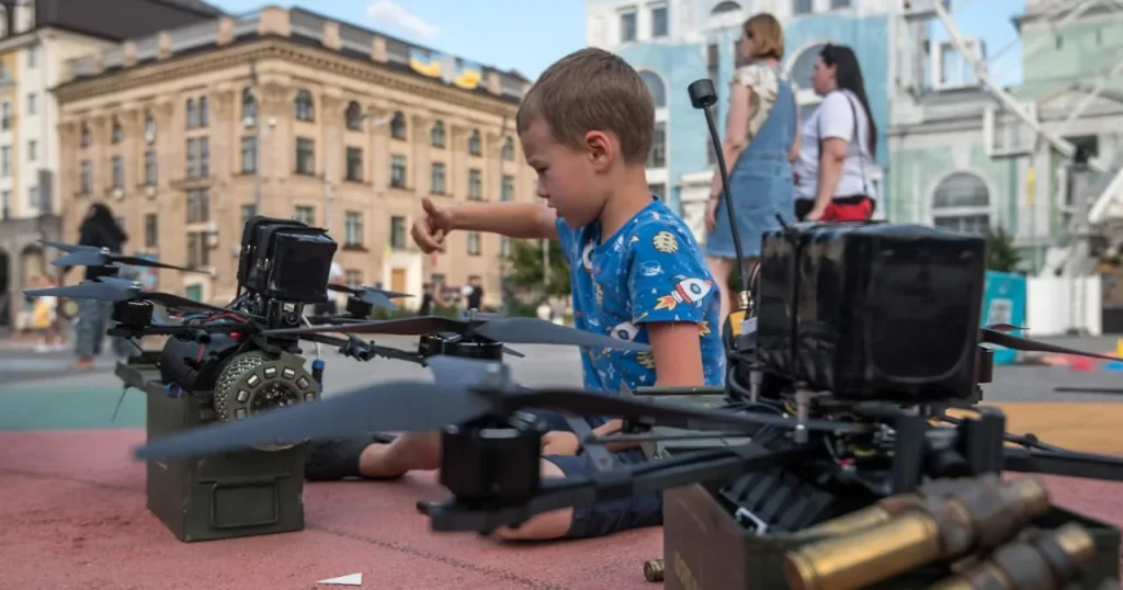 لیتوانی نحوه ساخت و کار با پهپاد را به کودکان.webp