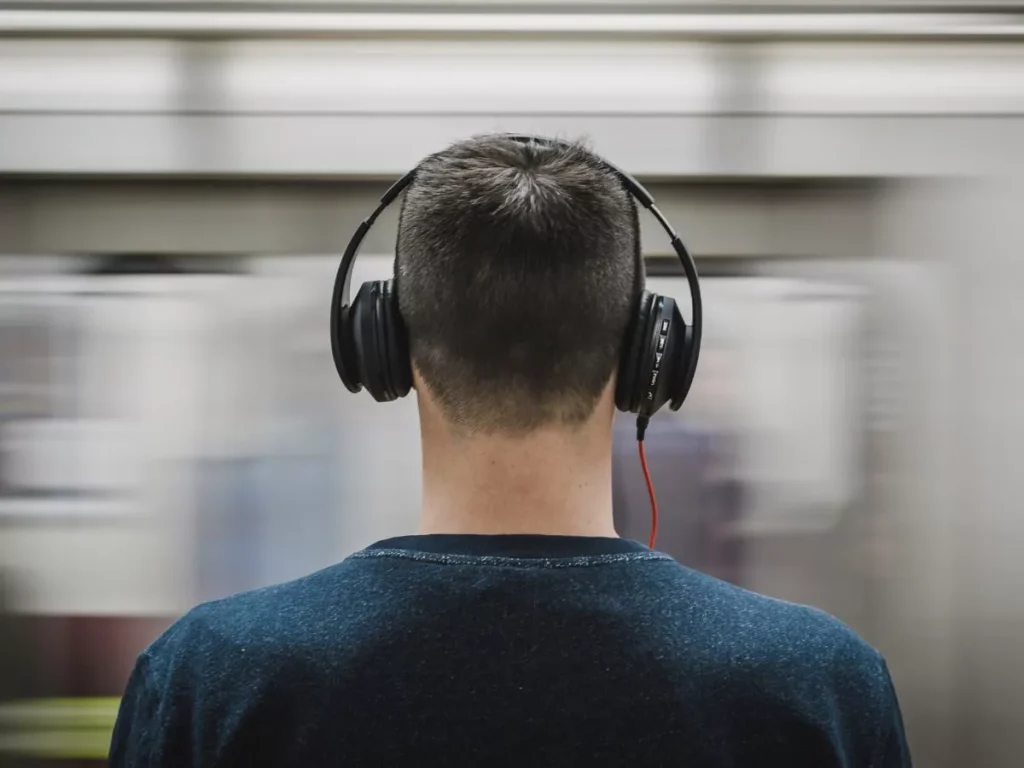 کمپین دلنشین مترو لندن در برابر پخش محتوا با صدای.webp