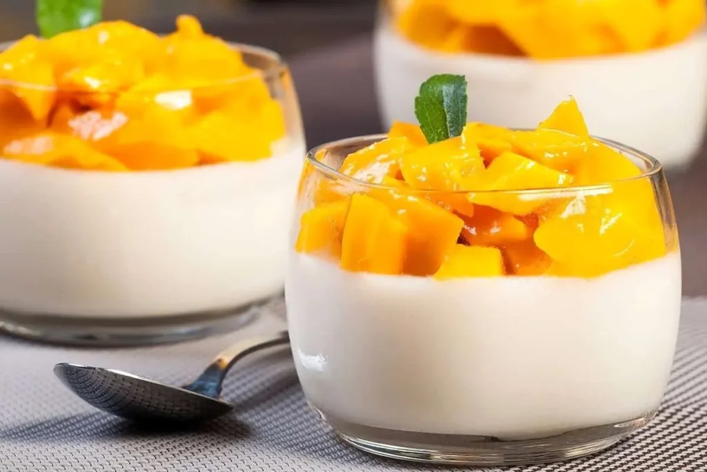 نحوه تهیه دسر انبه؛ ۱۳ دسر با انبه که باید حتما بخورید_آفتاب وطن 21 1757081492 321 نحوه تهیه دسر انبه؛ ۱۳ دسر با انبه که باید.webp