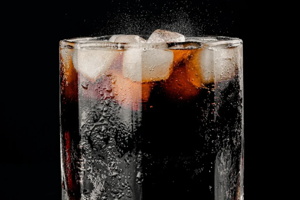 تاثییر نوشابه رژیمی بر دیابت: دوست یا دشمن؟ بازدید کامل مزایا، معایب و حقایق علمی_آفتاب وطن 12 1757441571 657 تاثییر نوشابه رژیمی بر دیابت دوست یا دشمن؟ بازدید کامل.webp