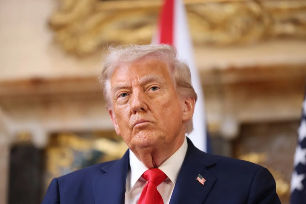 ۱۰۰ درصد تعرفه اضافی بر چین اعمال می‌شود آفتاب وطن