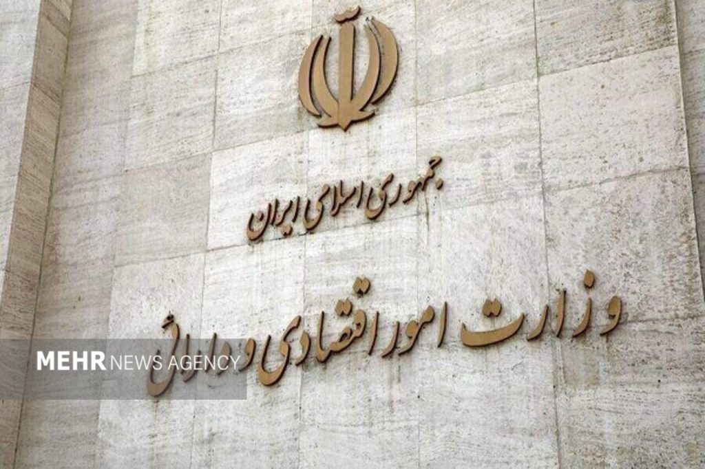 وزارت اقتصاد از عدم مجوز اینترنتی دارو گلایه می‌کند