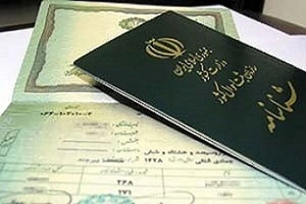 فرآیند فرزندخواندگی در ایران شامل بررسی شرایط متقاضیان در بهزیستی، صدور حکم سرپرستی آزمایشی شش ماهه و سپس حکم قطعی است.