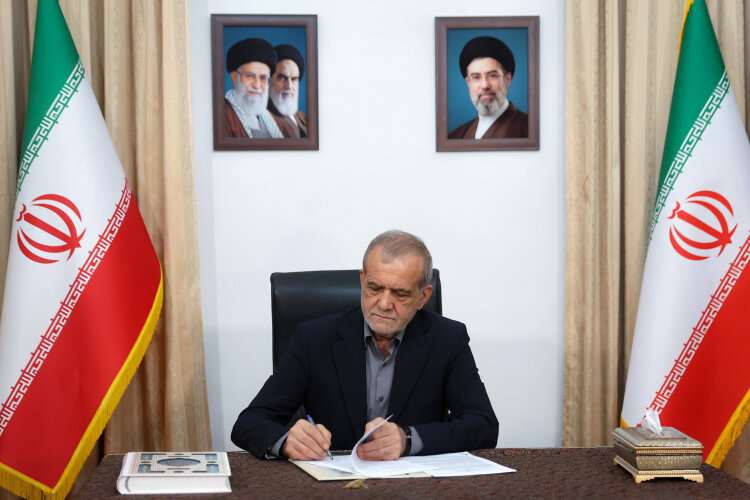 پزشکیان بیژن رنجبر را عضو هیئت امنا نخبگان کرد
