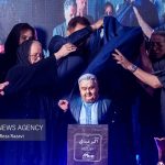 رونمایی از تندیس اکبر عبدی؛ هنرمندی که به خاطره‌ای ملی تبدیل شد