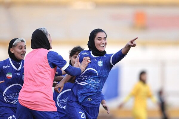 شروع لیگ برتر فوتبال زنان با برد استقلال و پرسپولیس