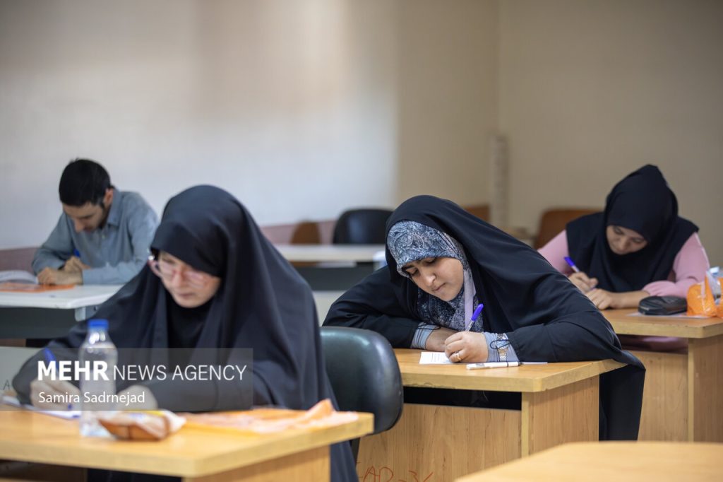 نخستین آزمون بسندگی زبان عربی (تلمع) برگزار شد