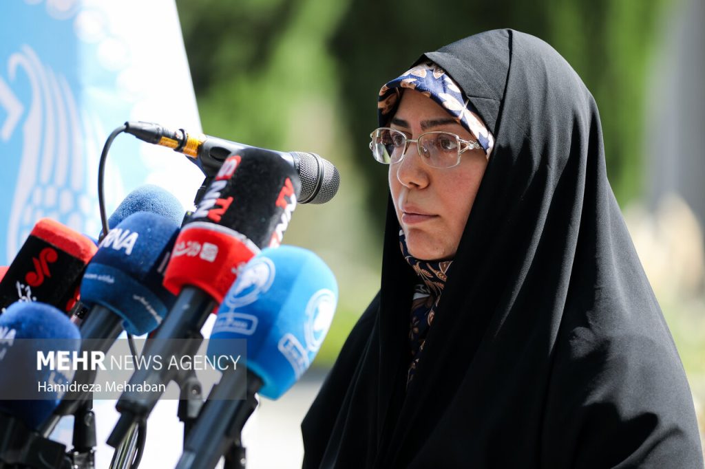 “`json معناداری پرچم ایران از دیدگاه ناز نصیرزاده