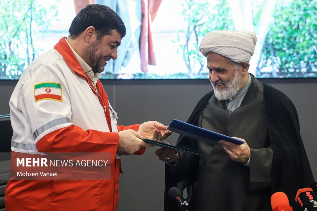 تفاهمنامه همکاری بسیج و هلال احمر برای تقویت مدیریت بحران و شبکه امدادی امضا شد