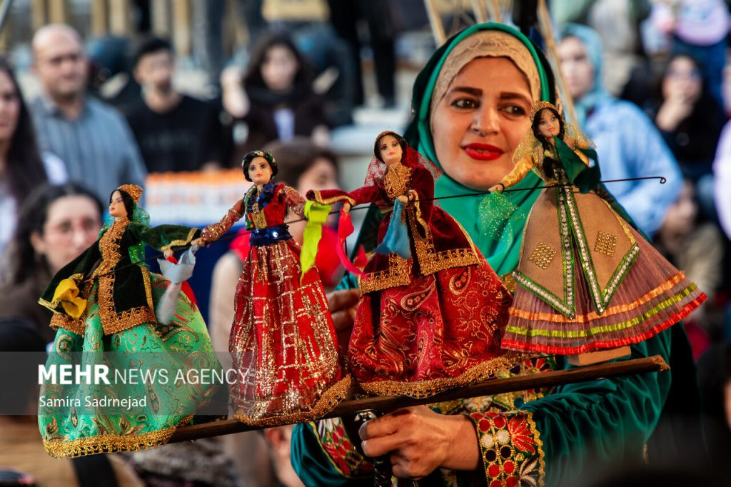 اختتامیه بیست‌ویکمین جشنواره عروسکی تهران با تجلیل از هنرمندان و یاد شهدای میناب