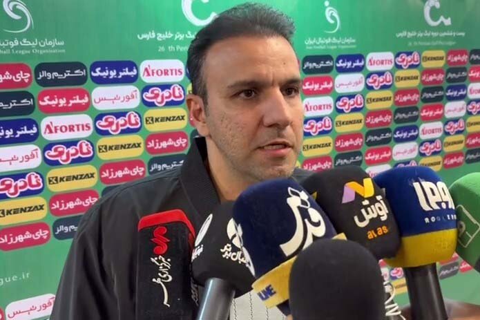 خلیلی: داوری پرسپولیس‌فولاد اعصاب را برهم زد؛ لیست مازاد وجود ندارد
